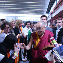 dalai-lama-blesses-carmen-mensink
