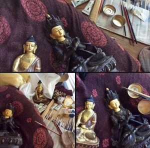 painting-restoring-buddha-statue-by-carmen-mensink