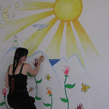 carmen-mensink-painting-orphanage-nepal