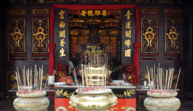 incence-chinese-buddhist-temple-malaysia