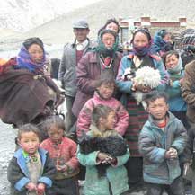 tibetan-nomads-village-himalaya