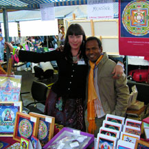 dalai-lama-booth-carmen-mensink-with-sashi-kumar
