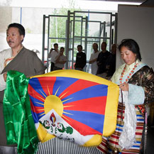 tibetans-wait-for-dalai-lama