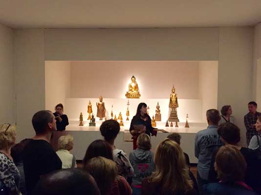 characteristics-of-buddha-statues-explained-by-carmen-mensink